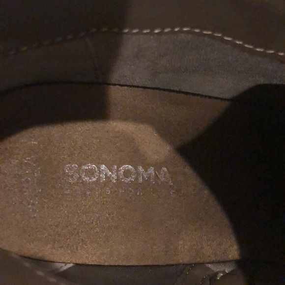 Boots - Picture 3 of 5